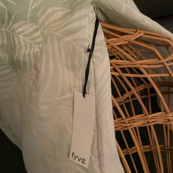 Elegant Tropical Green Leaf Print Blouse - Picture 5 of 6